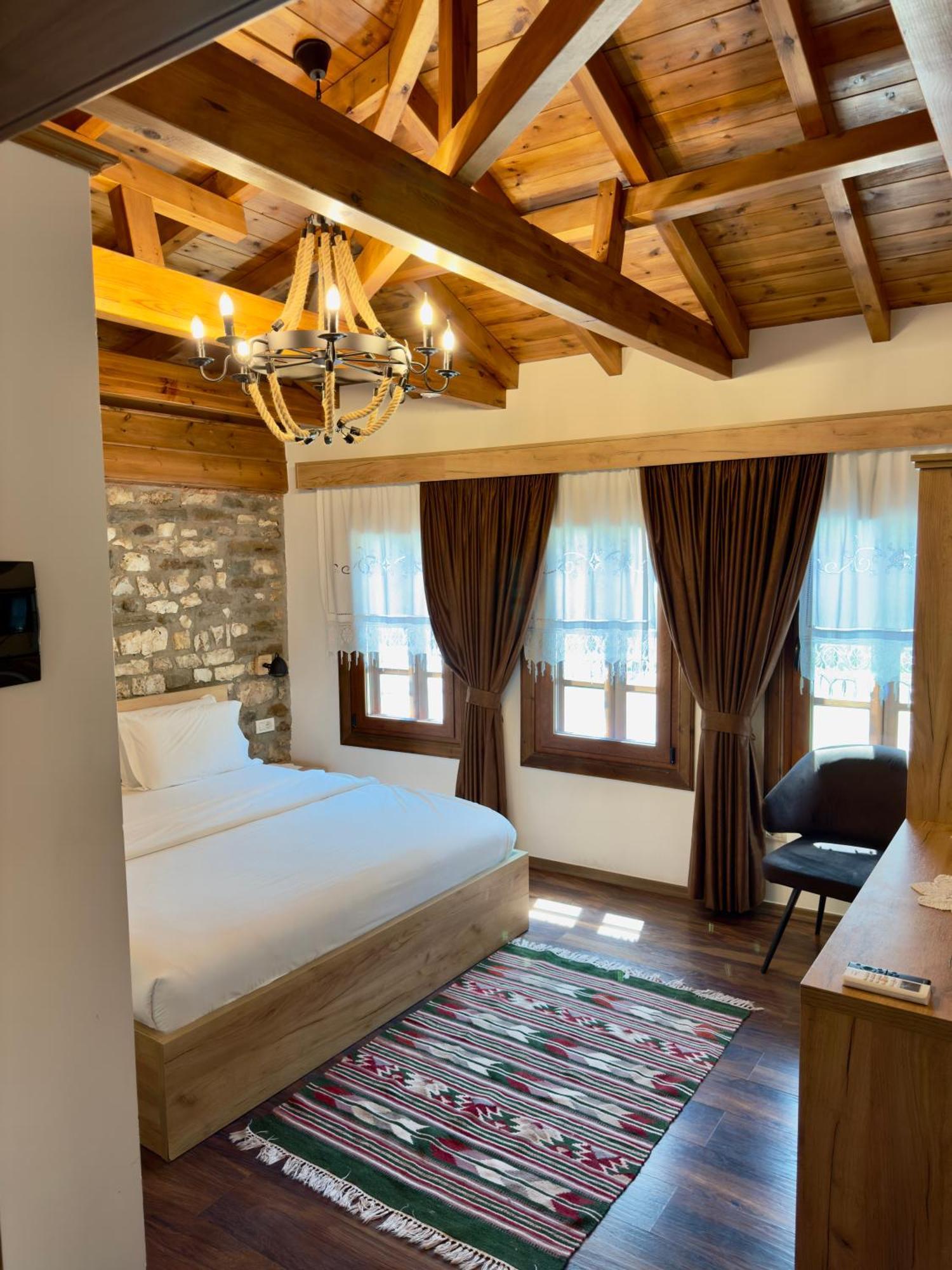 Hotel Ansel Берат Екстериор снимка